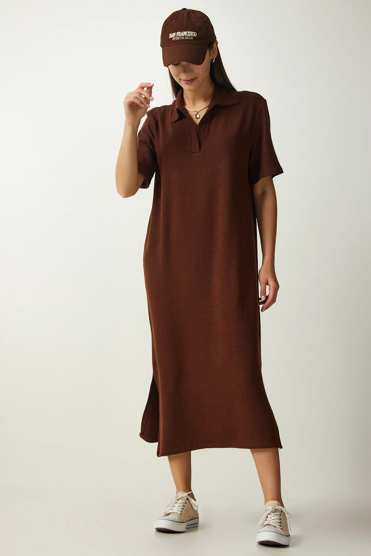 Happiness İstanbul  Braunes geripptes Strickkleid mit Rollkragen für Damen DZ00110