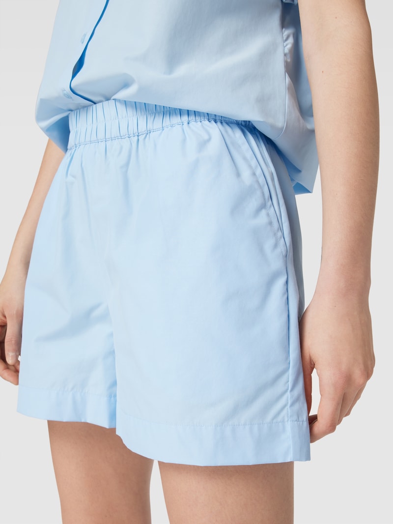 Shorts mit französischen Eingrifftaschen in hellblau