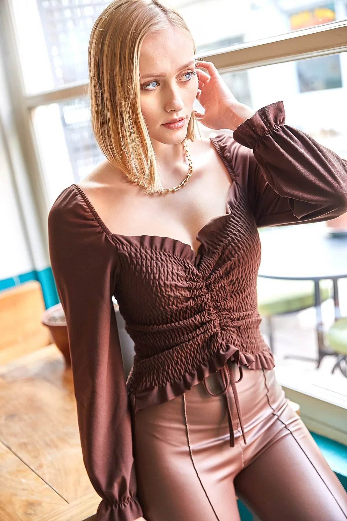 Olalook  Bitter Brown Damen-Strickbluse mit geraffter Vorderseite BLZ-19001183
