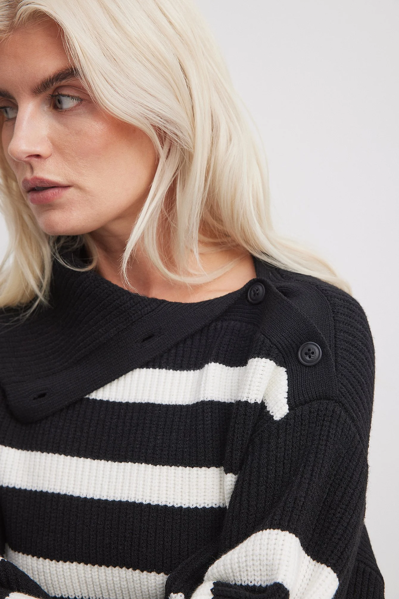 Gestreifter Rollkragenpullover aus Strick
