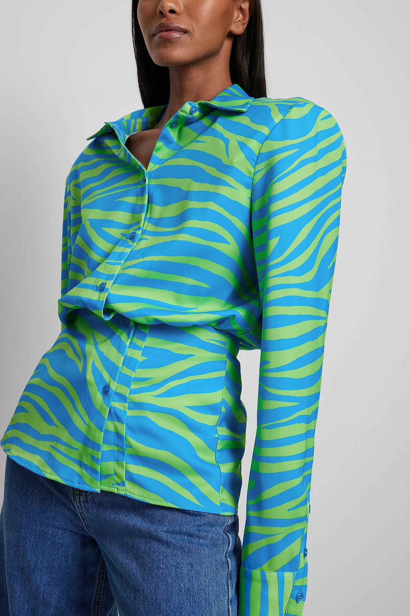Hemdbluse mit markanter Taille