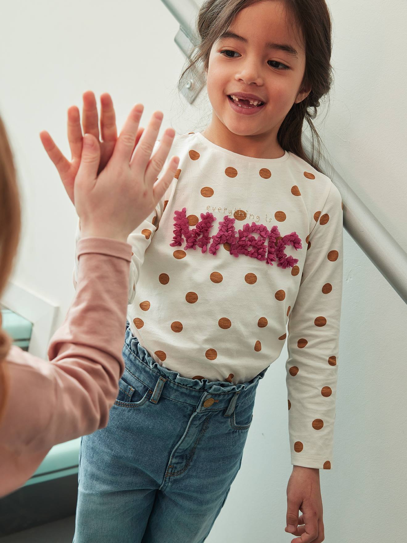 T-shirt message en relief fille marron