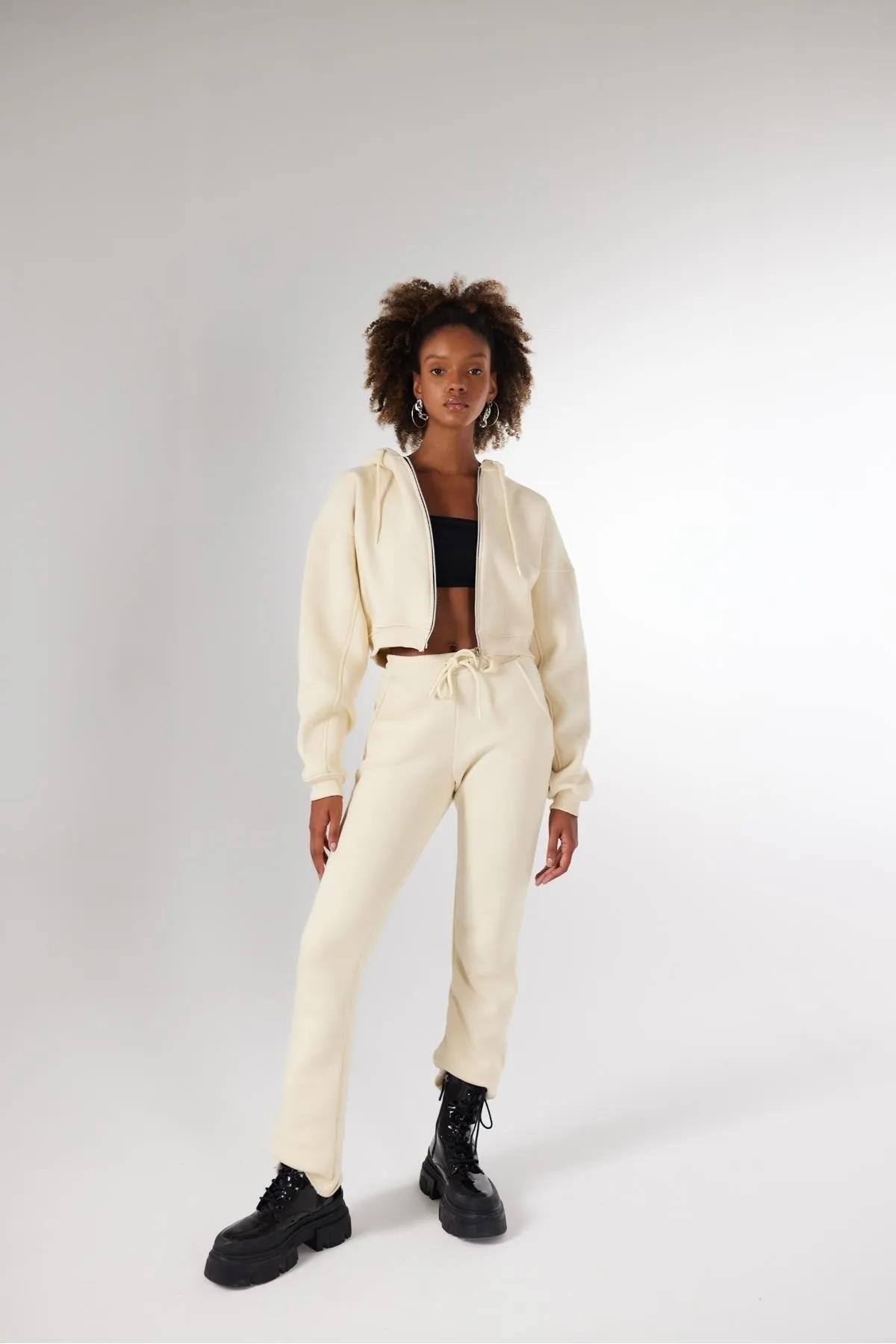 HOLLY LOLLY  Damen-Jogginghose in Beige mit hoher Taille und geradem Schnitt in Roségold