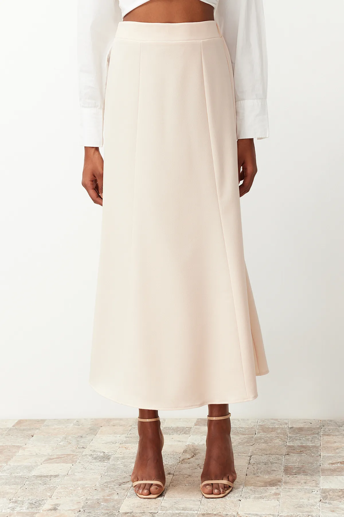 Trendyol Modest  Cremefarbener Fischrock aus gewebtem Krepp TCTSS24EB00193
