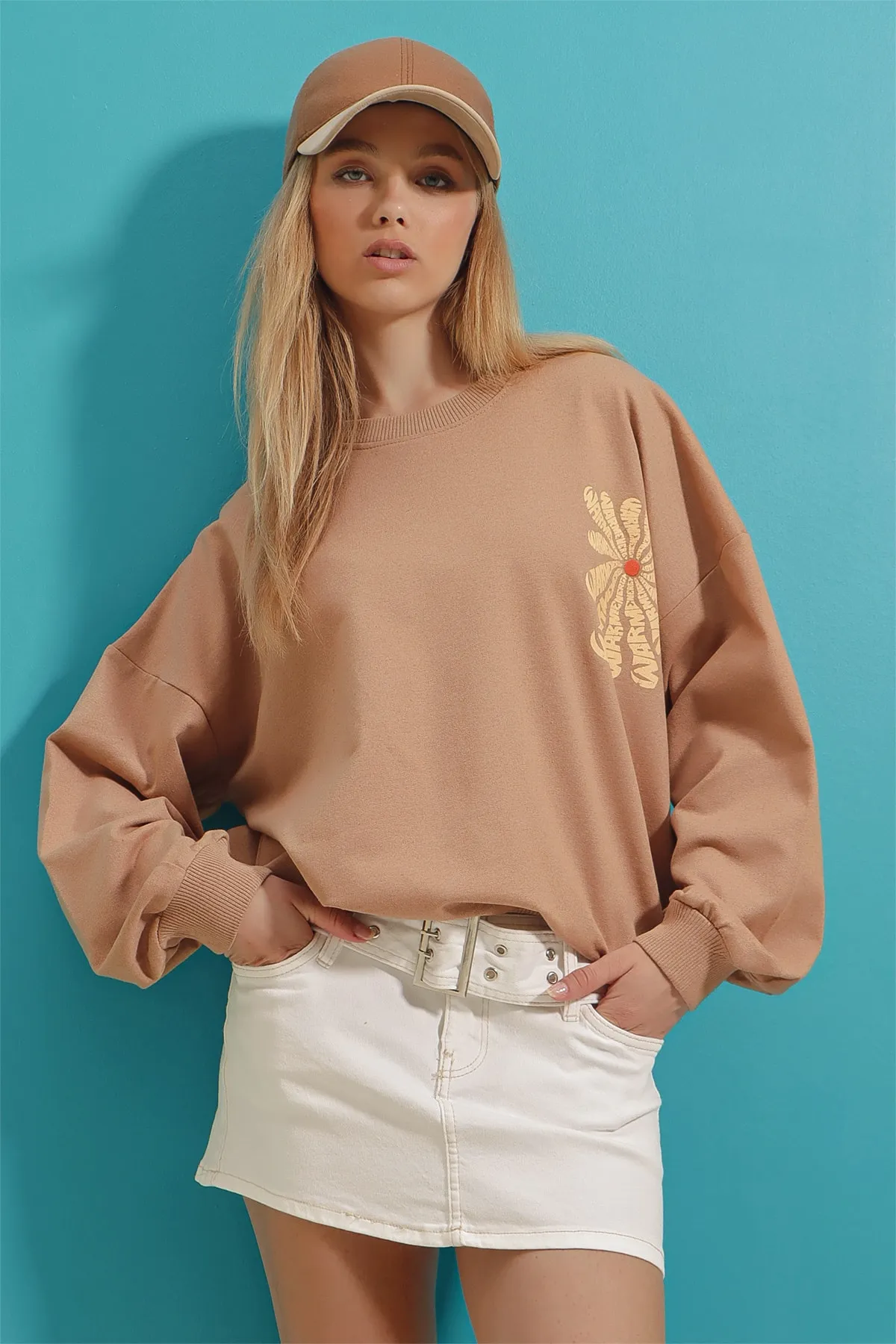 Trend Alaçatı Stili  Damen-Sweatshirt mit Rundhalsausschnitt und Warmenergy-Print in Keksform ALC-X8964