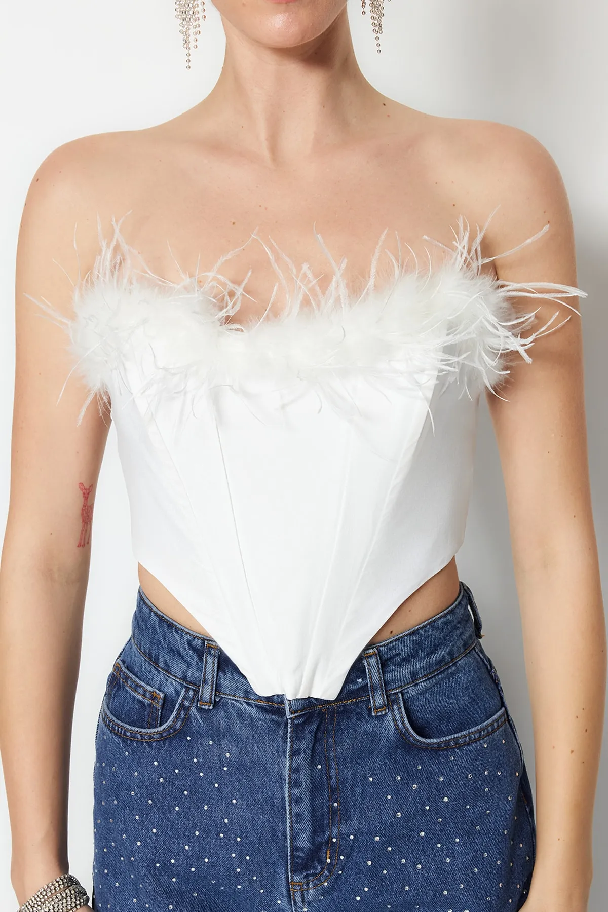 Trendyol Collection  Weißes, bauchfreies, gefüttertes, spitzes Bustier für die Braut TPRSS22BS00018
