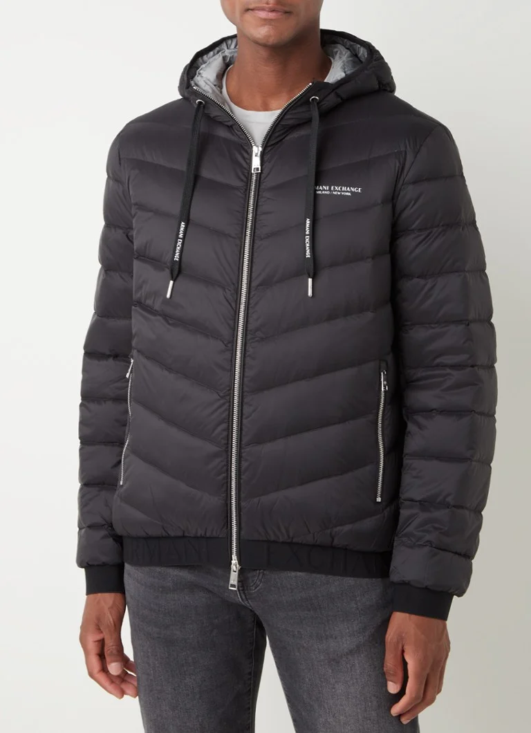 Giacca trapuntata Armani Exchange con imbottitura in piuma e tasche con cerniera.