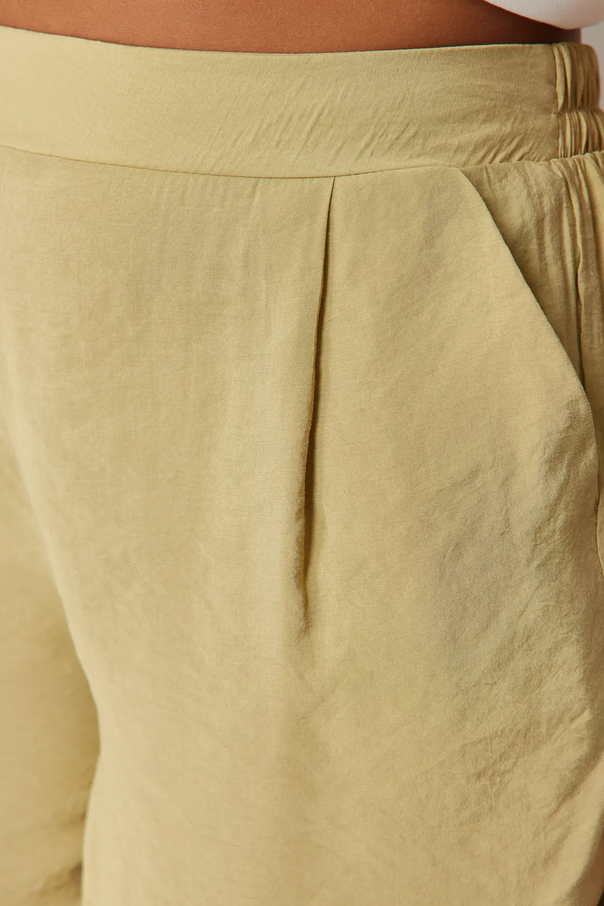 Trendyol Curve  Ölgrüne Webhose mit weitem Bein TBBSS24AR00011