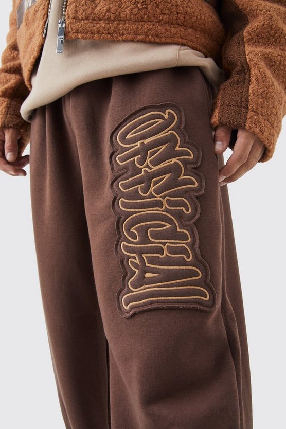 Weite Jogginghose mit Official Applikation