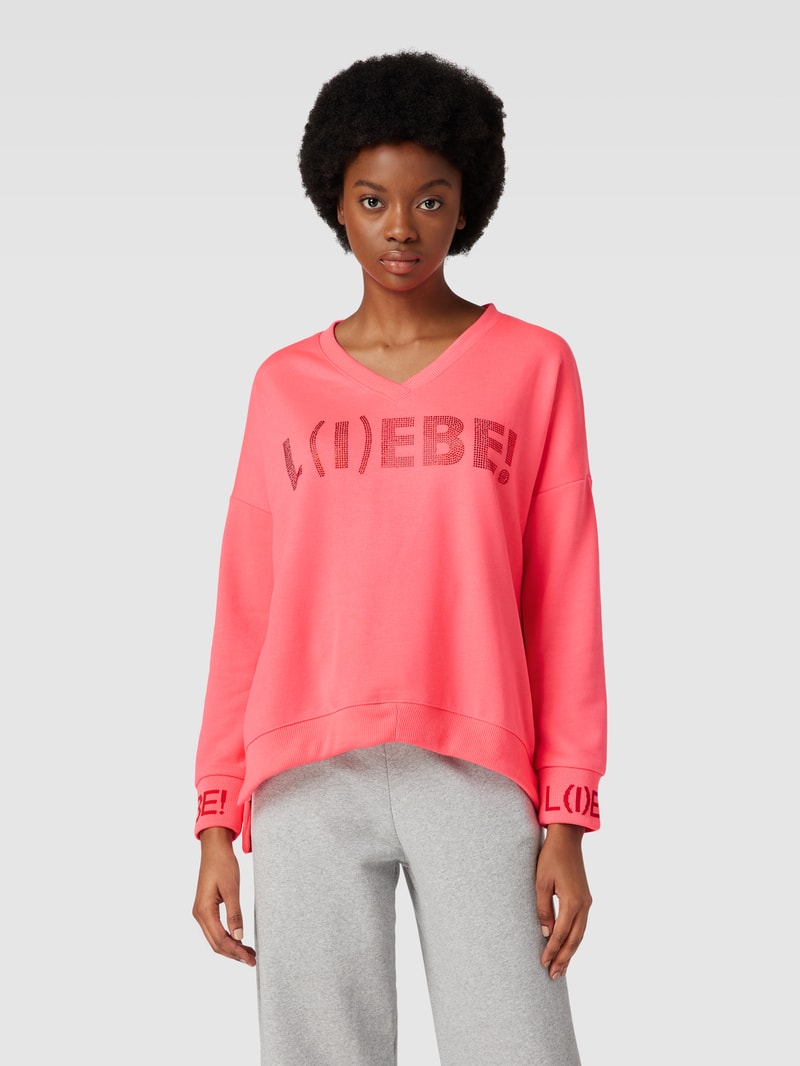 Sweatshirt mit Ziersteinbesatz Modell 'L(I)EBE!' in pink