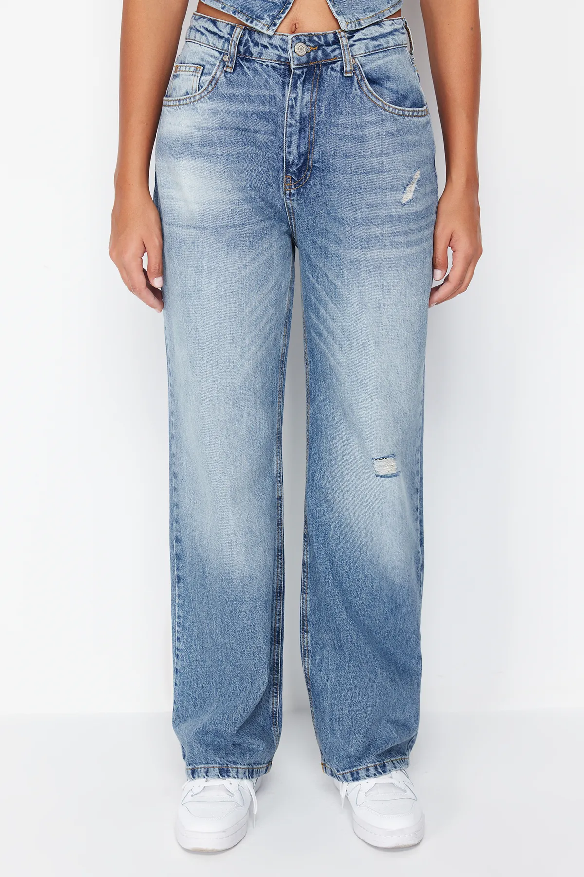 Trendyol Collection  Blaue Low-Waist-Loose-Fit-Jeans TWOSS24JE00173/Blau