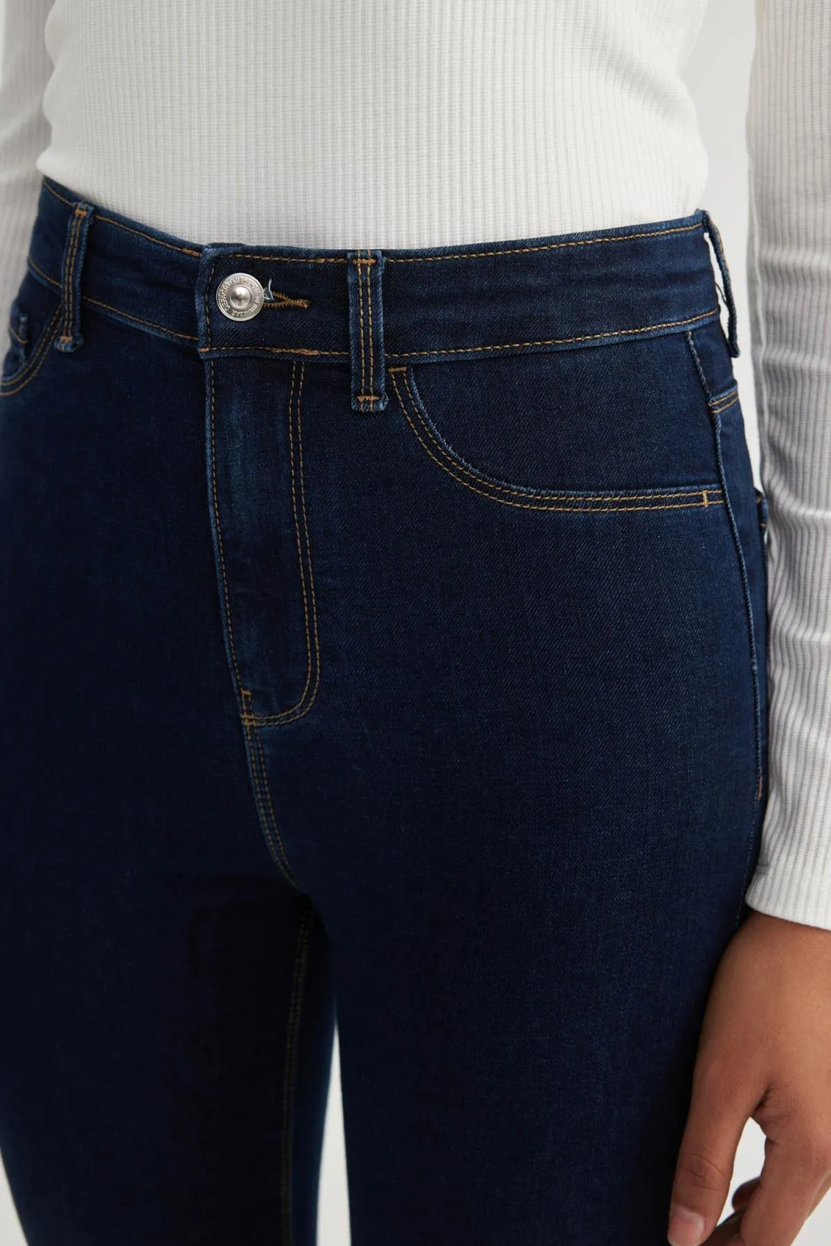 DeFacto  Jegging Jeanshose mit hoher Taille und Knöchellänge und schmalem Bein B7498ax24sp