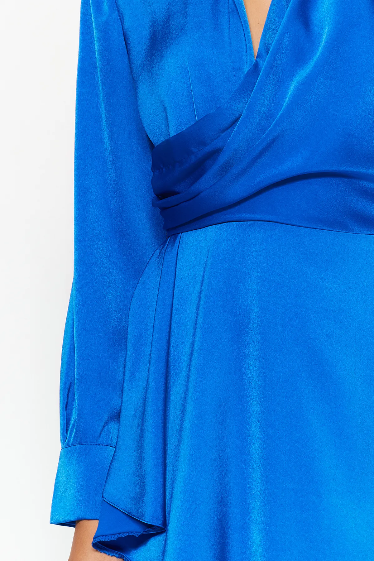 Trendyol Collection  Saks Wickelkleid aus gewebtem Satin, stilvolles Abendkleid TPRAW24EL00111