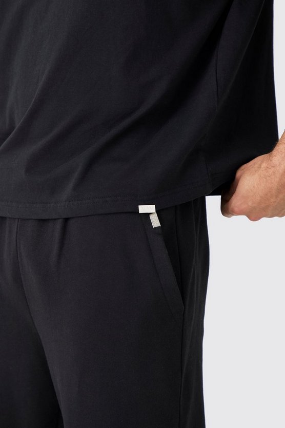 Kastiges Oversize T-Shirt und Jogginghose