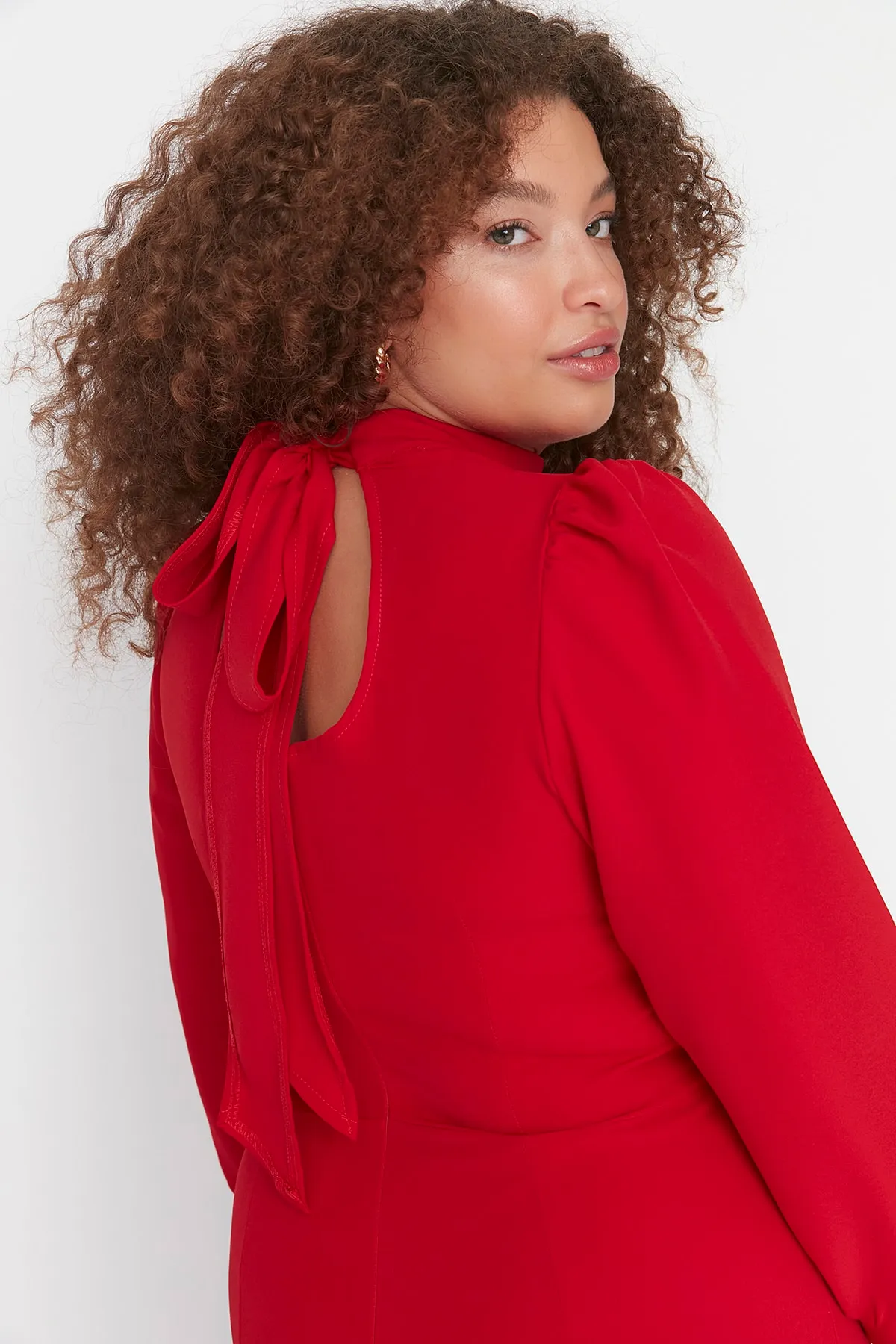 Trendyol Curve  Rotes, ungefüttertes, langärmliges Mini-Webkleid in A-Linie in Übergröße TBBAW23AH00035