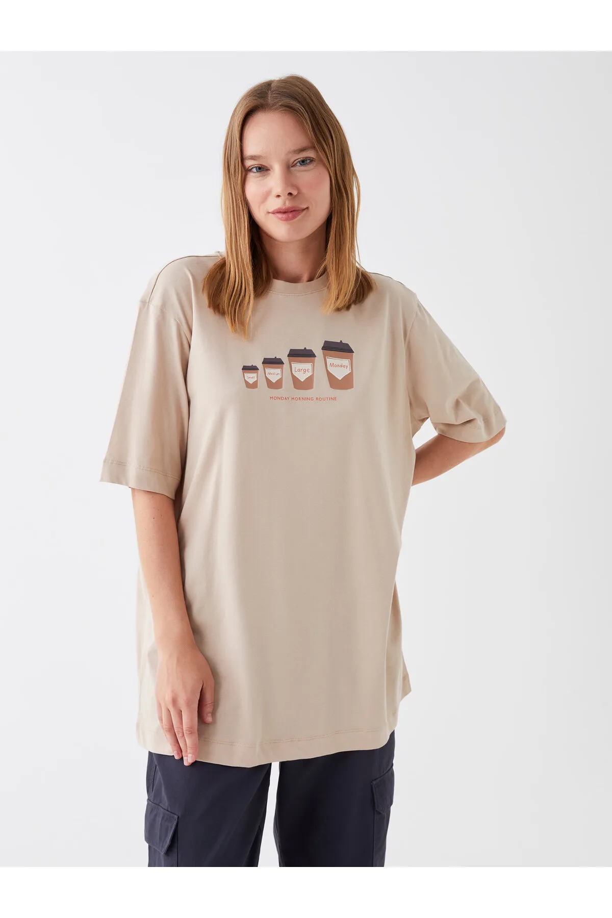 LC Waikiki  Bedruckte, kurzärmlige Oversize-Damentunika mit Rundhalsausschnitt