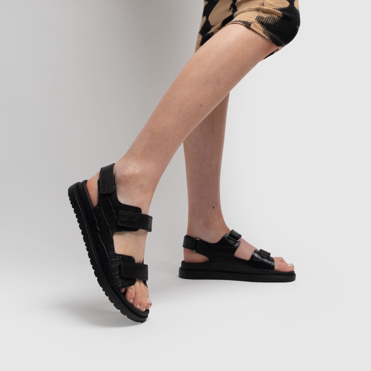 Schuh The Edit – Svarta, precious sandaler i krokodilskinn