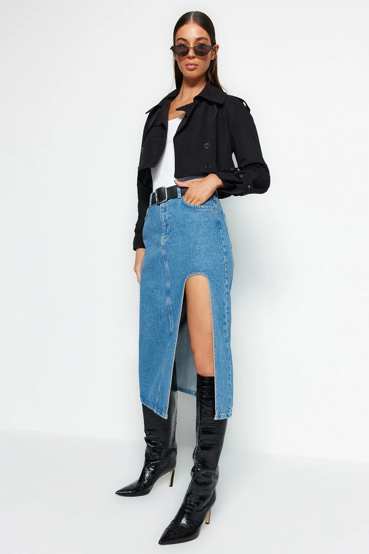Trendyol Collection  Blauer geschlitzter Midi-Jeansrock TWOAW24ET00086