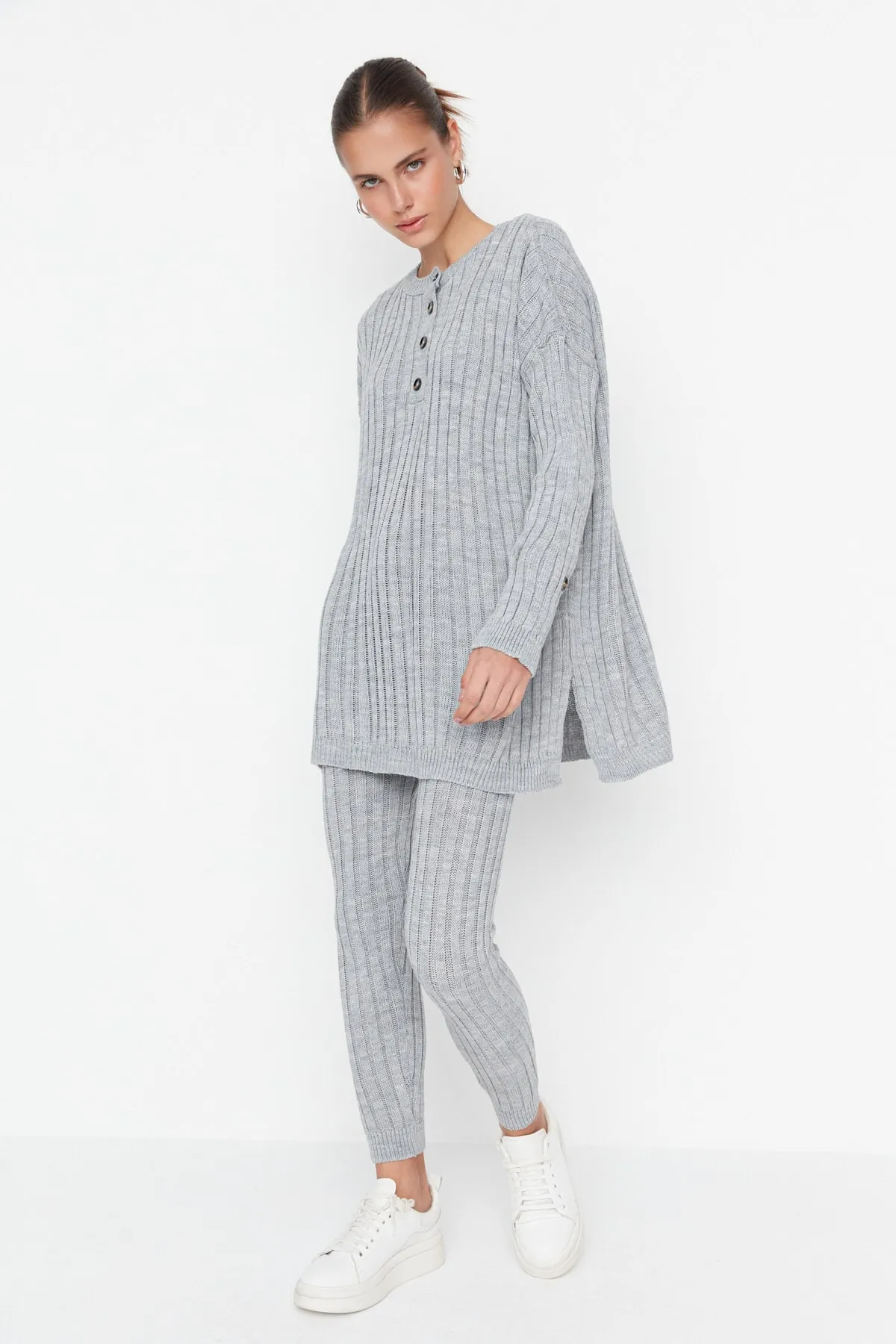 Trendyol Collection  Graues Strickoberteil- und -unterteil-Set aus Cordhose TWOAW22AU0039