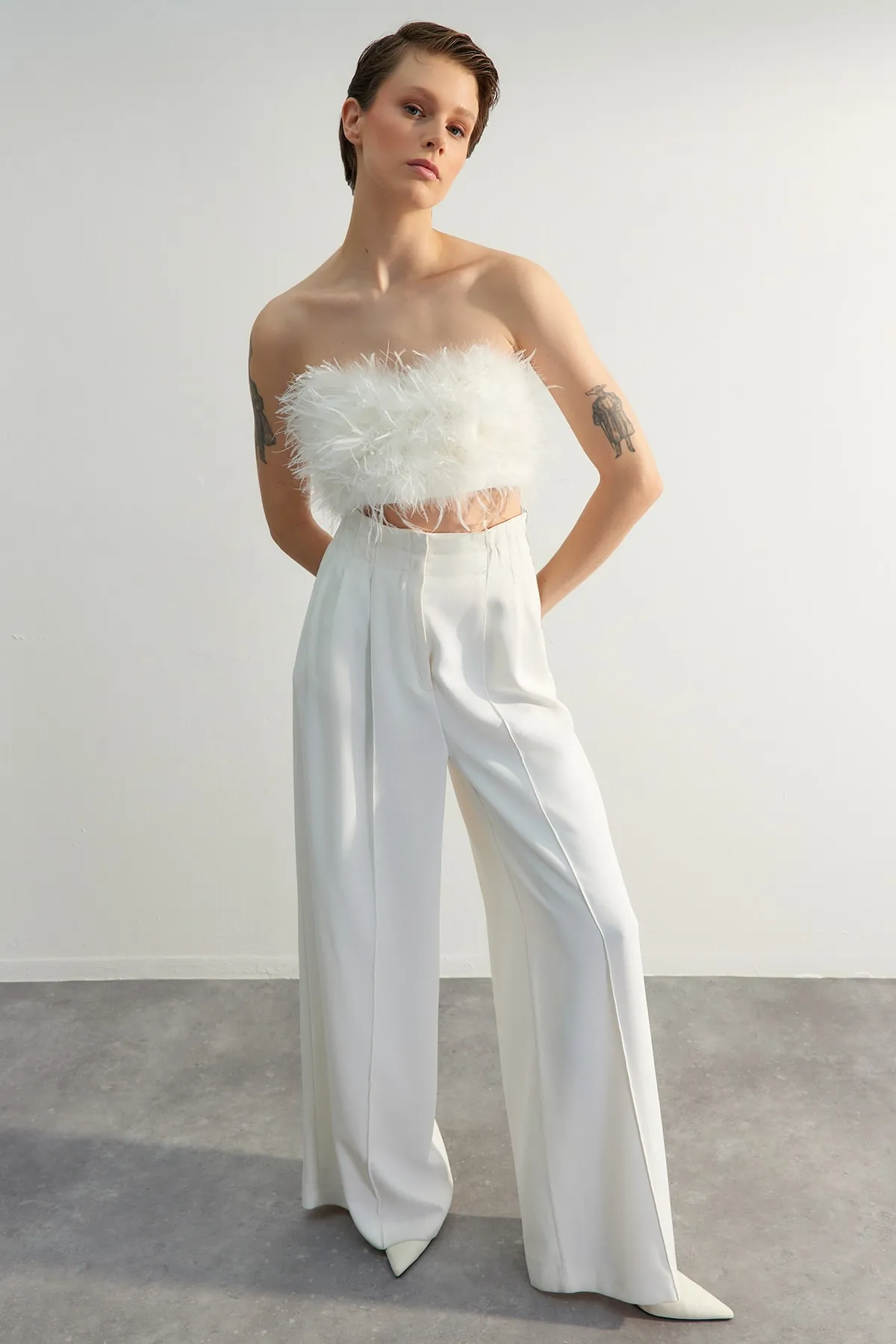 Trendyol Collection  Ecru Crop Woven Bustier Bustier TPRSS23BS00120