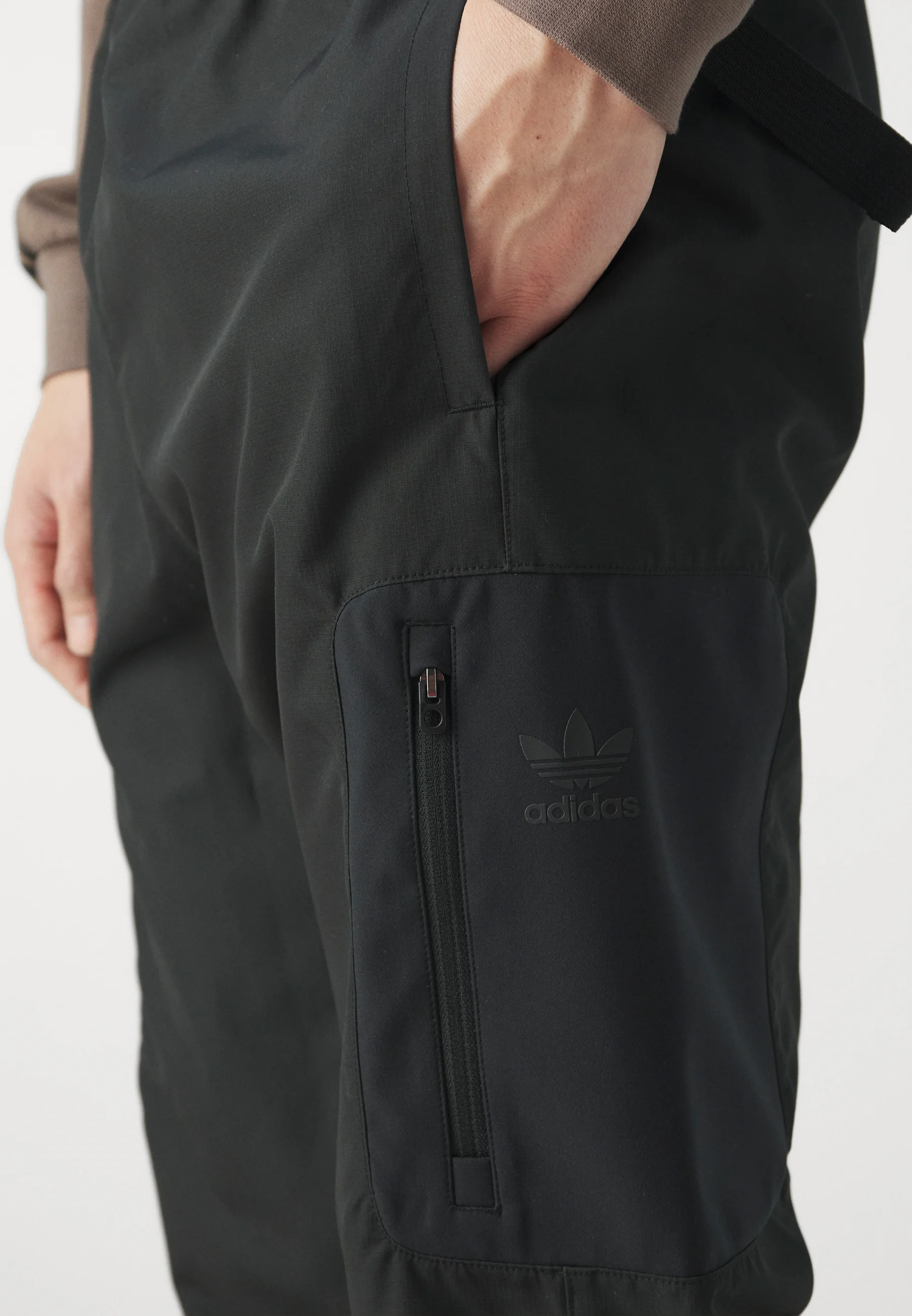 Pantalones cargo adidas Originals