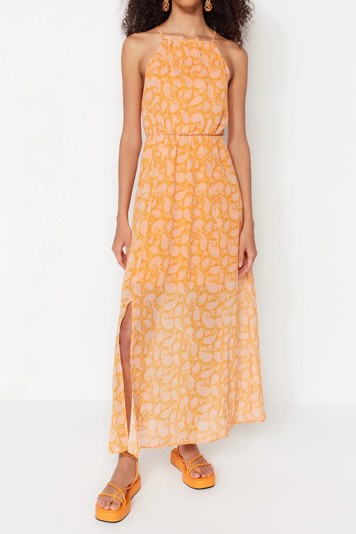 Trendyol Collection  Orangefarbenes, gewebtes Maxikleid in A-Linie mit Schlitz und Blumenmuster TWOSS20EL1297
