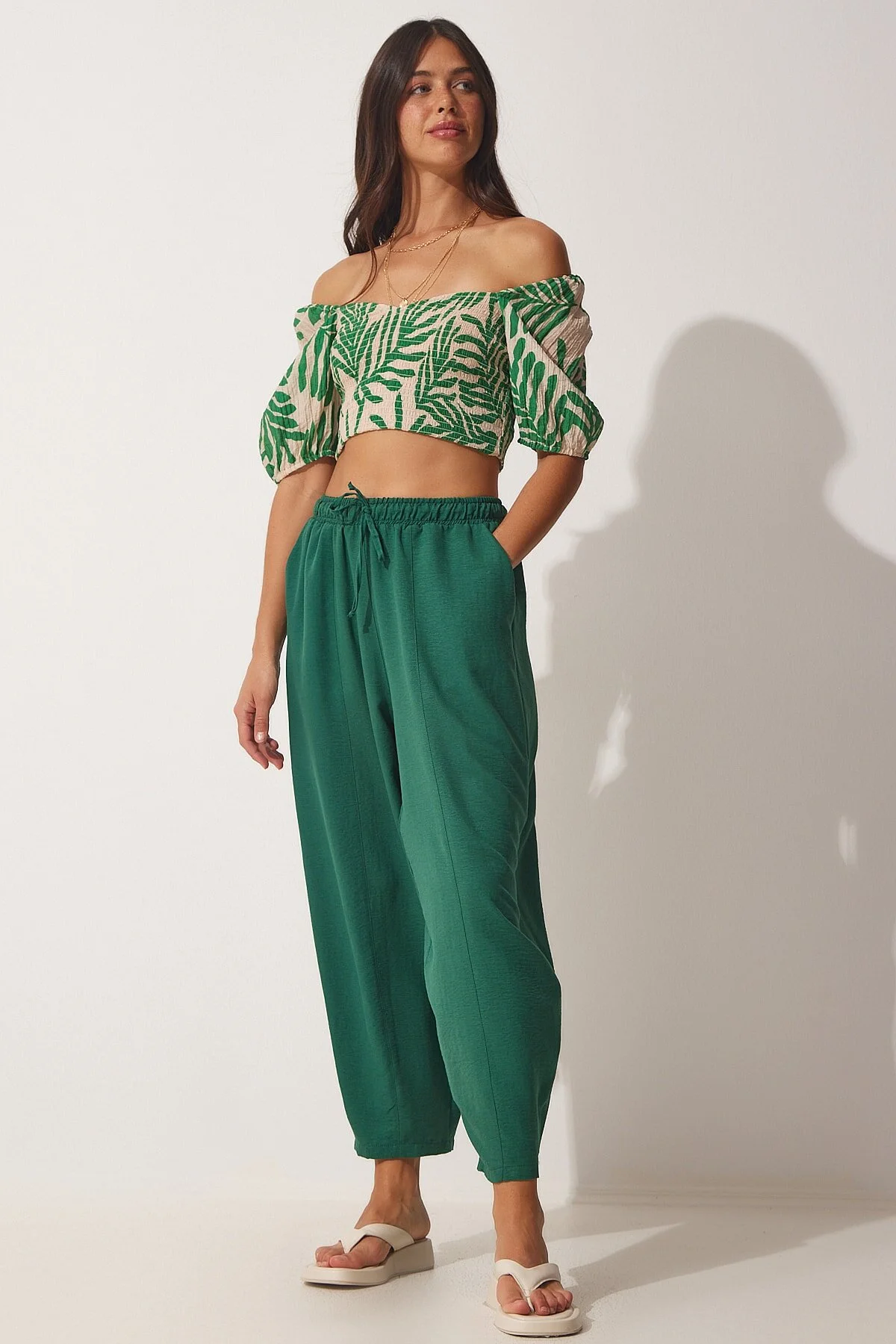 Happiness İstanbul  Smaragdgrüne Shalwar-Hose aus Leinenviskose mit Taschen CV00001 für Damen
