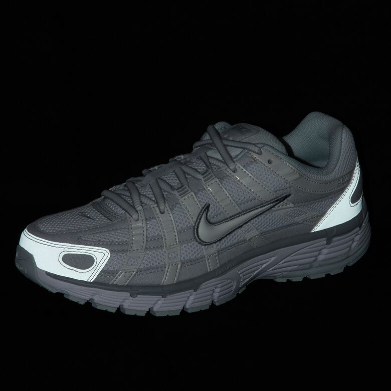 NIKE Wmns P-6000 mtlc summit wht/white-pure platinum