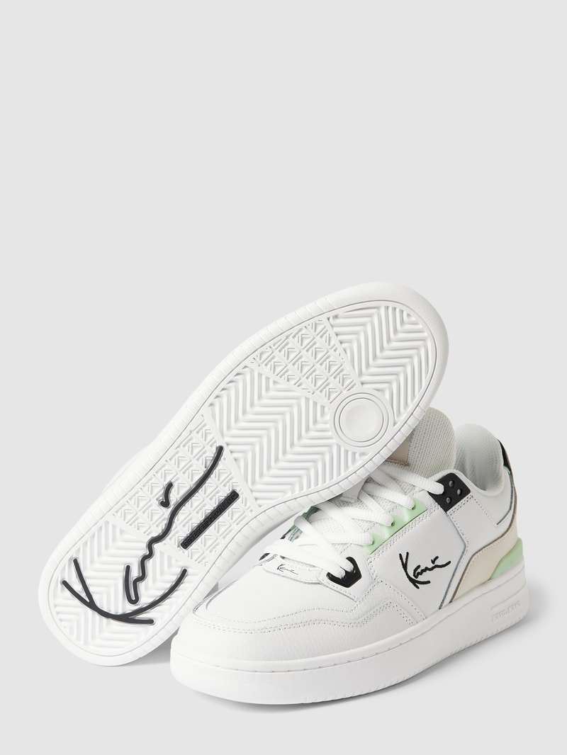 Sneaker aus Leder mit Label-Details in weiss