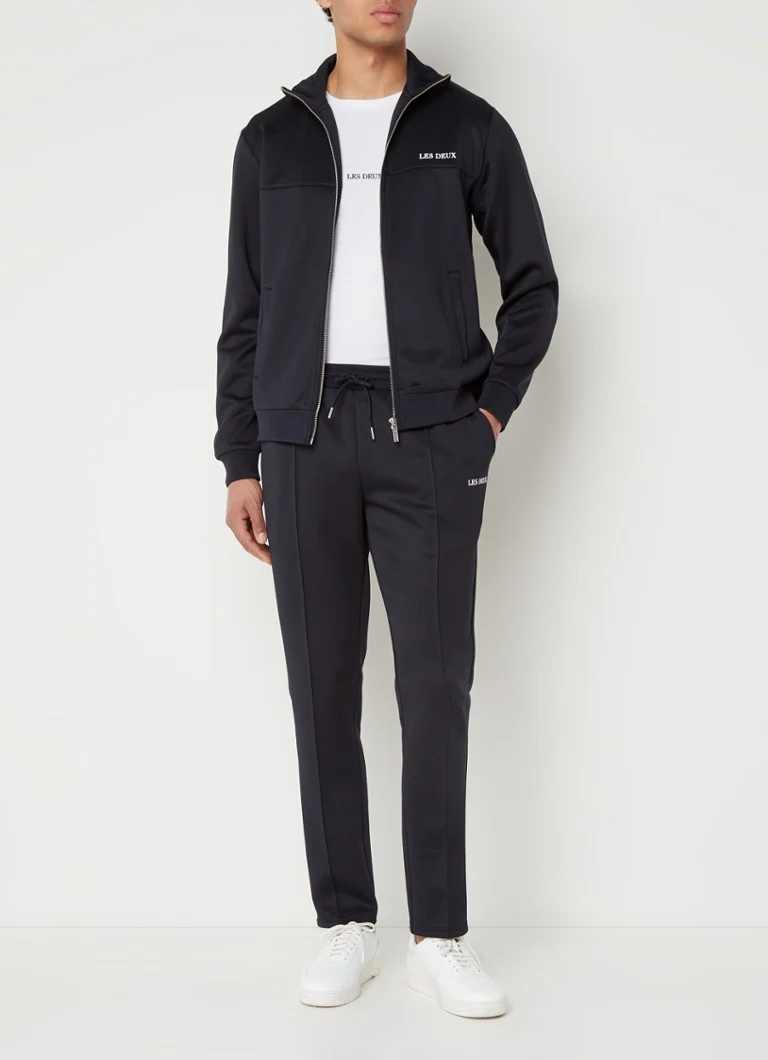 Pantaloni de costum Les Deux Ballier cu croi drept, buzunare laterale și logo.