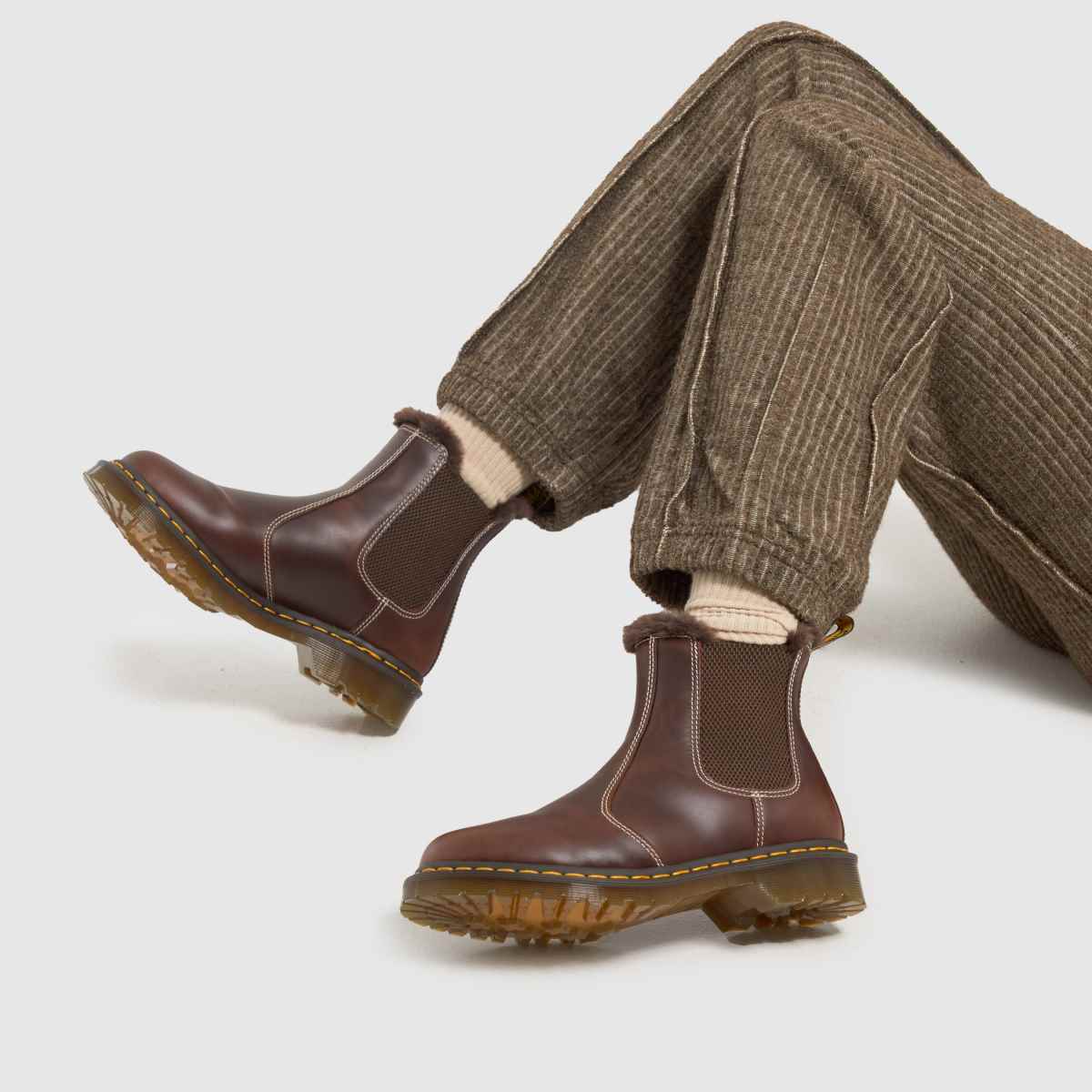 Dr Martens – 2976 Leonore – Bruna stövlar med pälsfoder