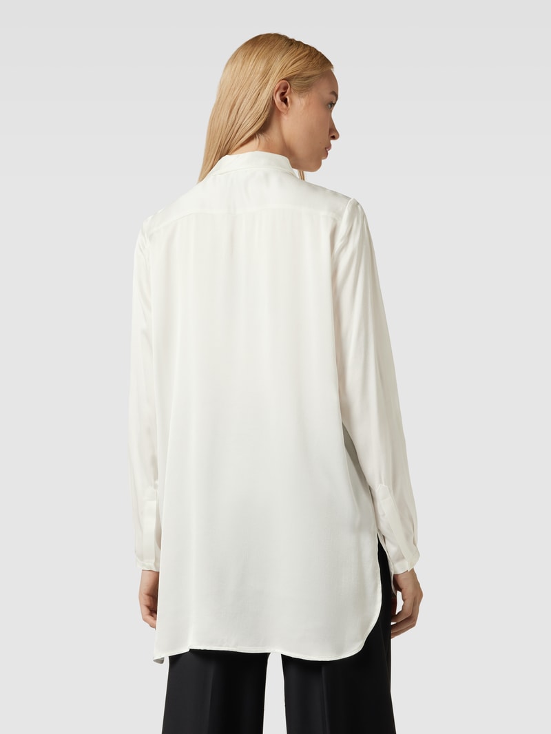 Hemdbluse mit verlängertem Rückenteil in offwhite