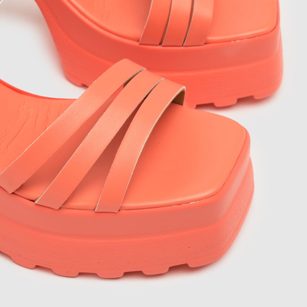 Schuh Sofia platformos magassarkú narancssárga színben