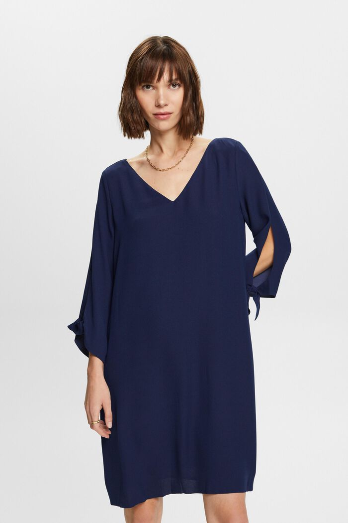 Crêpe-Kleid mit Laser-Cut-Details