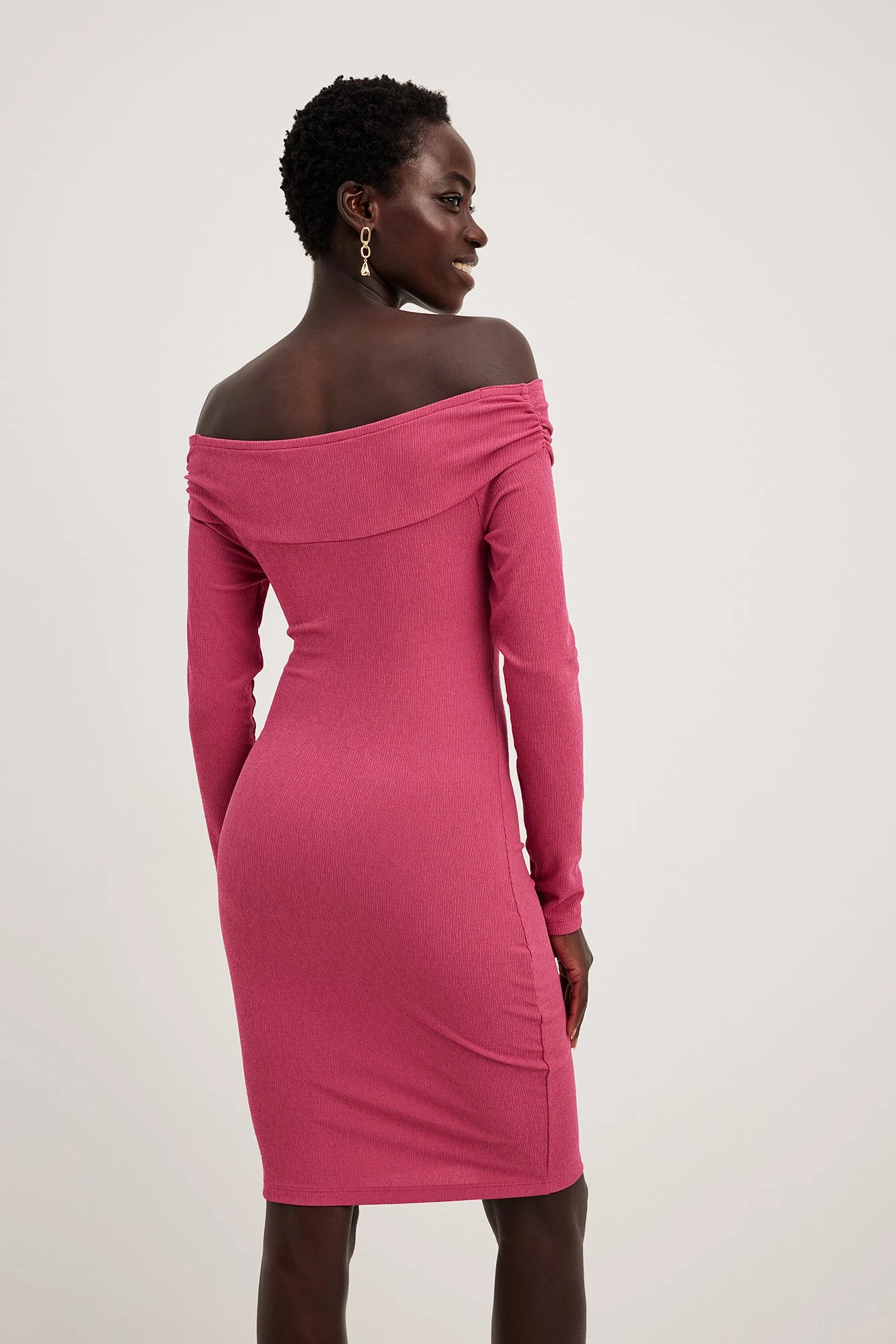Schulterfreies Twist-Minikleid