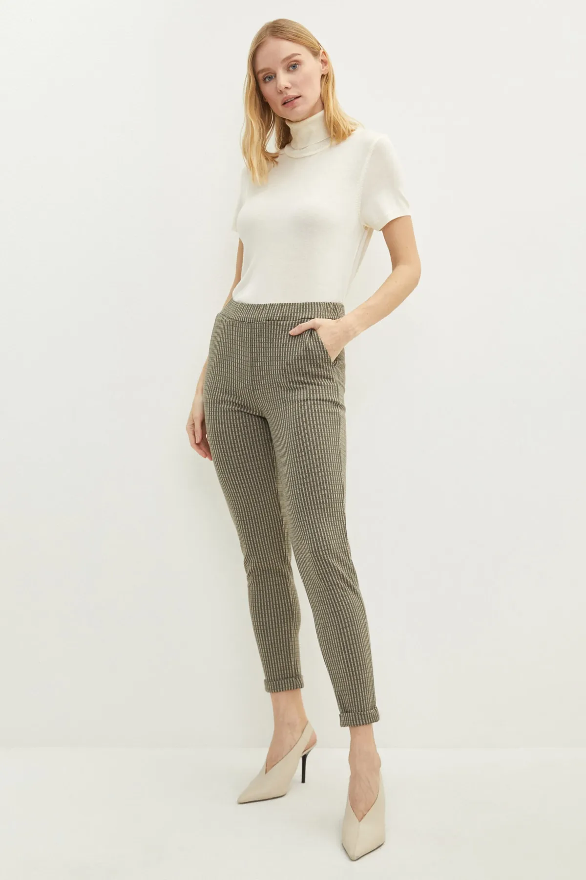 LC Waikiki  Jogginghose - Khaki - Relaxed