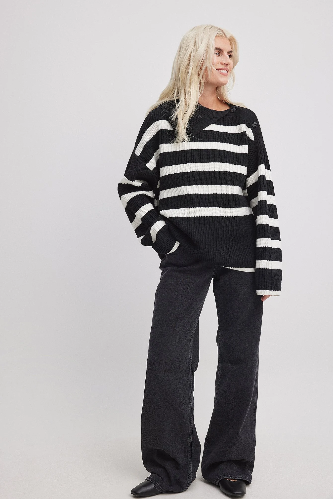 Gestreifter Rollkragenpullover aus Strick