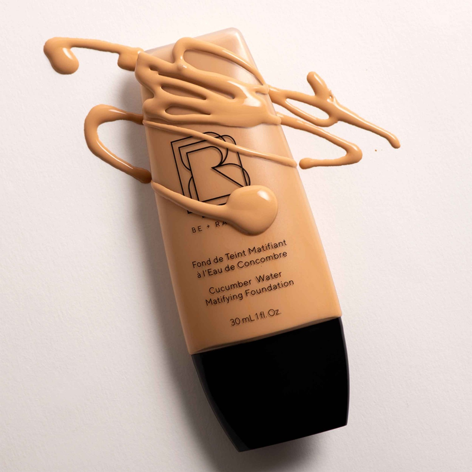 BE + Radiance mattító alapozó uborkás vízzel No. 08