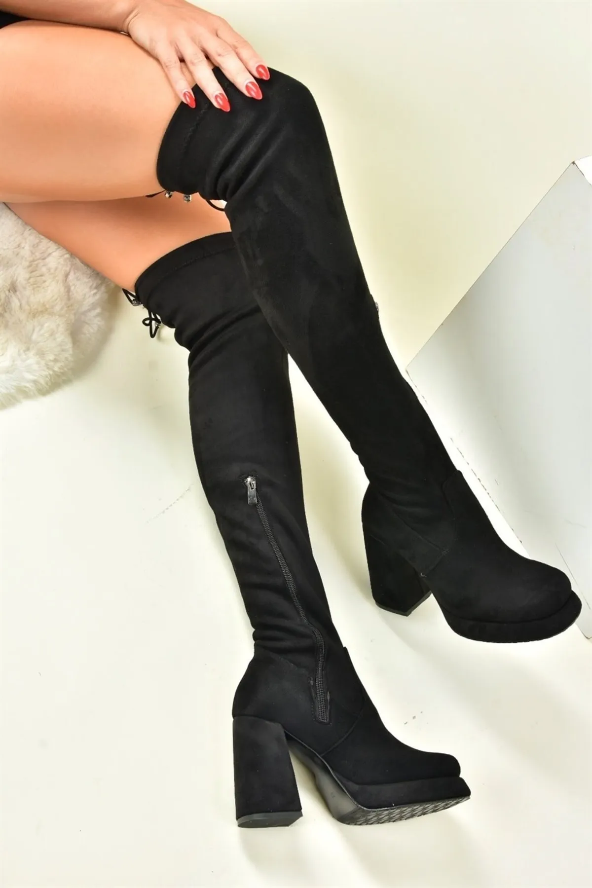 Fox Shoes  Schwarze Wildleder-Damenstiefel mit Plateausohle N997601202