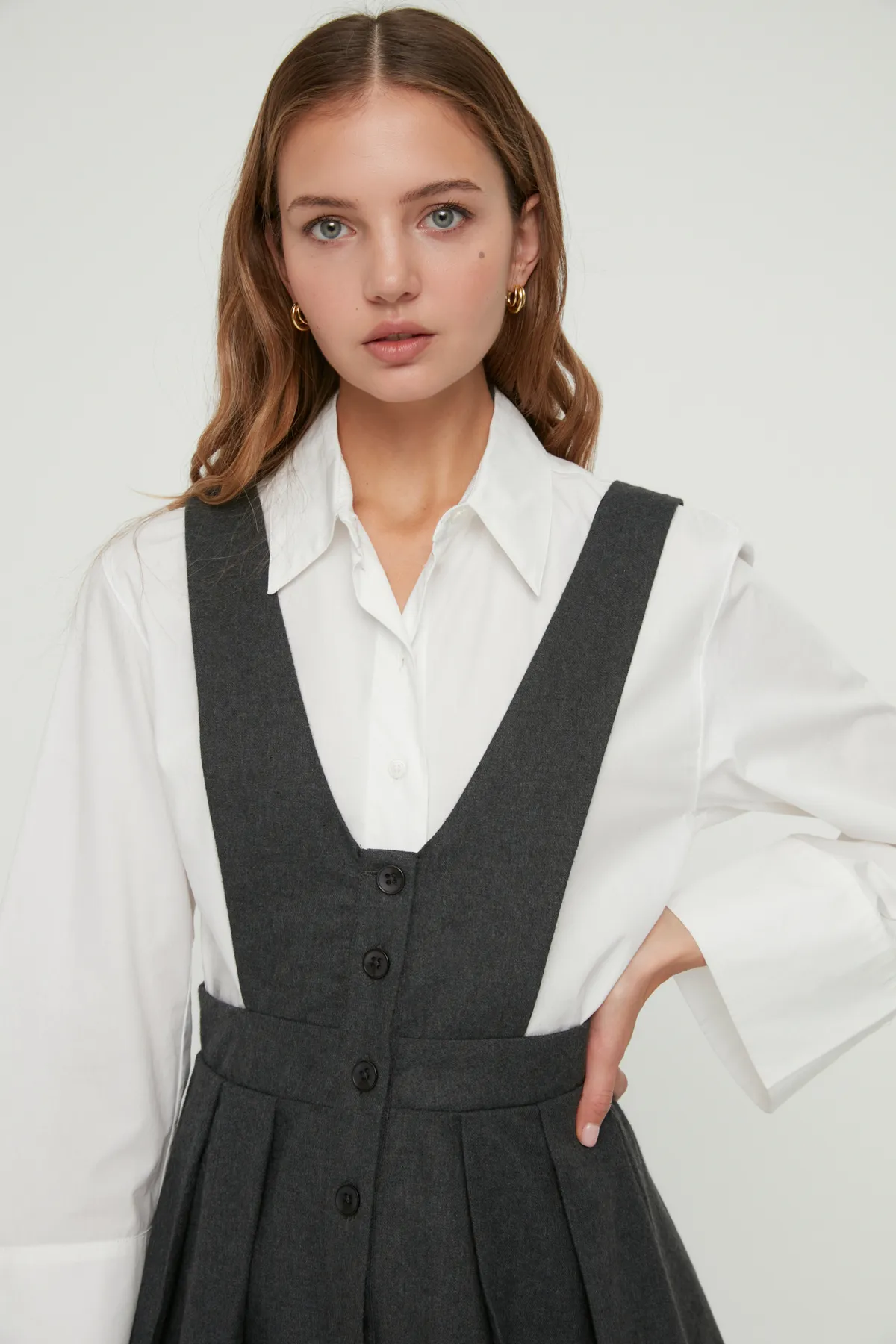 Trendyol Collection  Anthrazitfarbenes Mini-Webkleid mit Trägern TWOAW21EL1163
