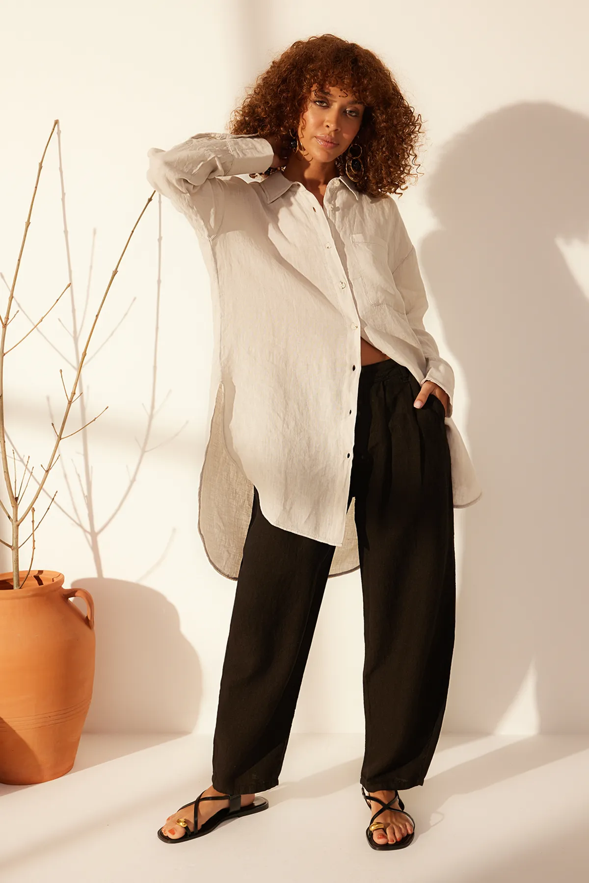 Trendyol Collection  Graues Oversize-Hemd aus 100 % Leinen TWOSS24GO00118