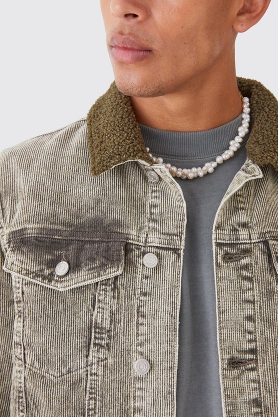 Dunkelgrüne Cord-Jacke mit Acid-Waschung und Borg-Kragen