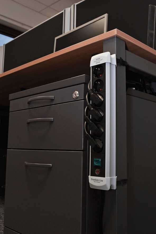Brennenstuhl 1951540100 Premium-Line podaljšek 4-kraki črno/svetlo siv 1,8 m H05VV-F 3G1,5