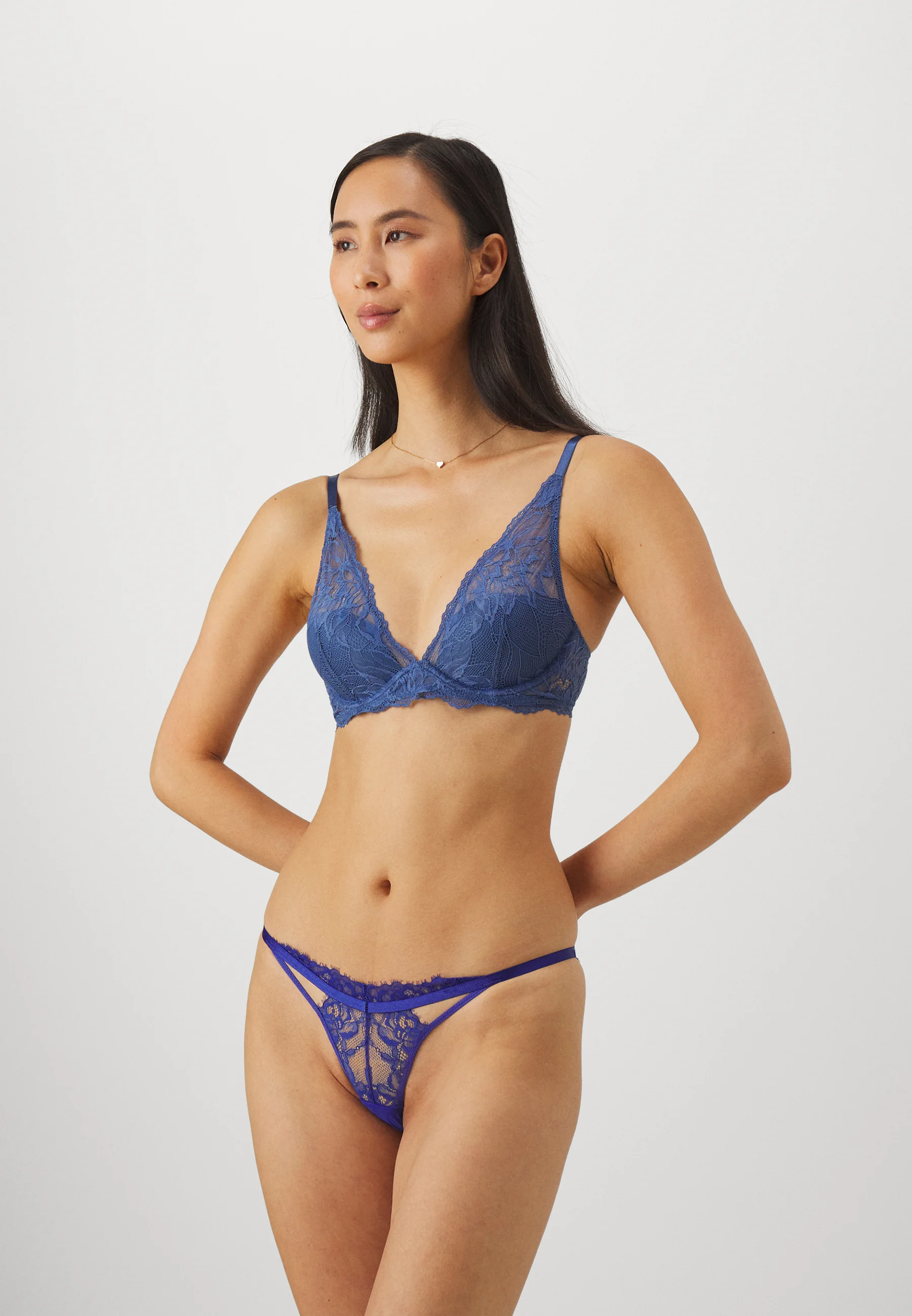 Calvin Klein Underwear COMFORT LOTUS LINED PLUNGE - Sujetador con aros