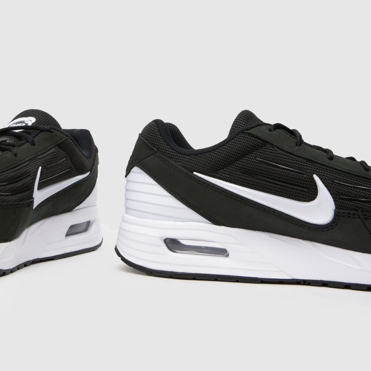 Črni športni copati Nike Air Max Verse
