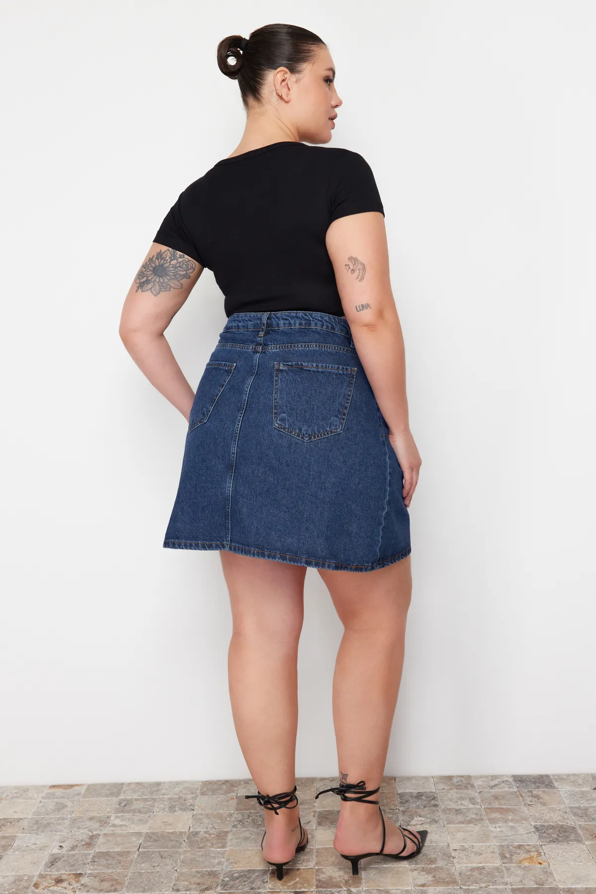 Trendyol Curve  Blauer Jeansrock in A-Form mit hoher Taille TBBAW23AZ00042