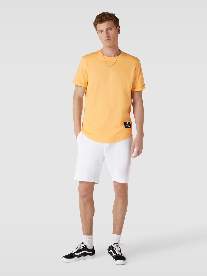 T-Shirt aus Baumwolle mit Label-Detail Modell 'BADGE' in orange