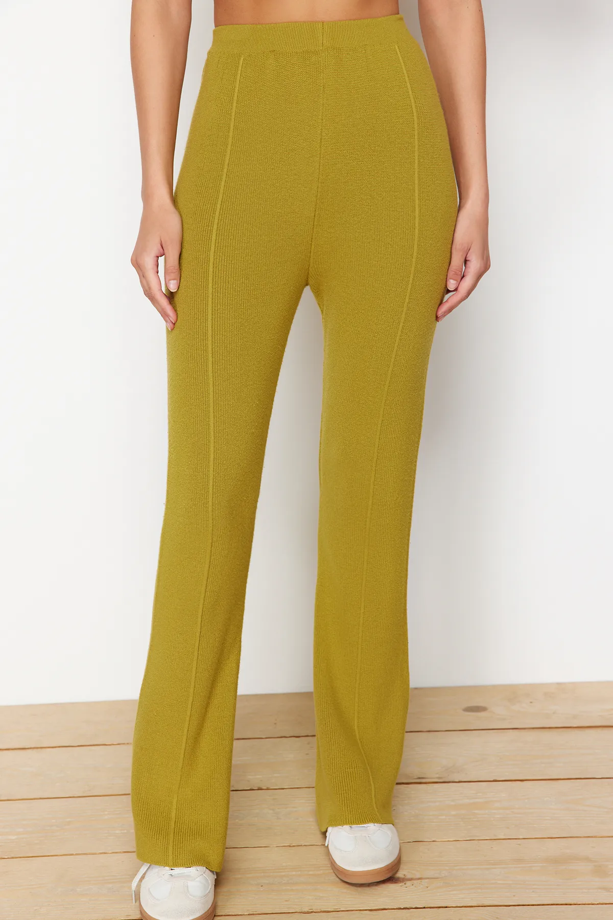 Trendyol Collection  Grünes, dünnes Baumwoll-Bluse-Hose-Strickoberteil- und -unterteil-Set TWOSS24AU00115