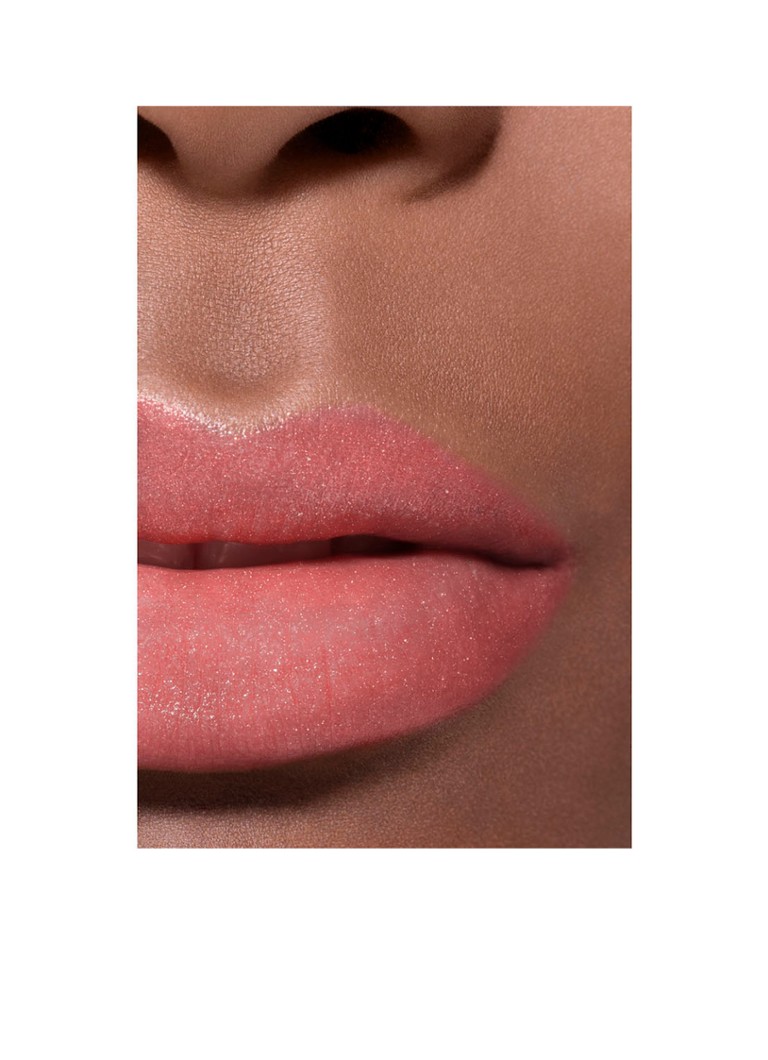 CHANEL THE HYDRATING TINTED BALM, WITH CUSTOMIZED INTENSITY, FOR LIPS THAT LOOK MORE BEAUTIFUL DAY AFTER DAY