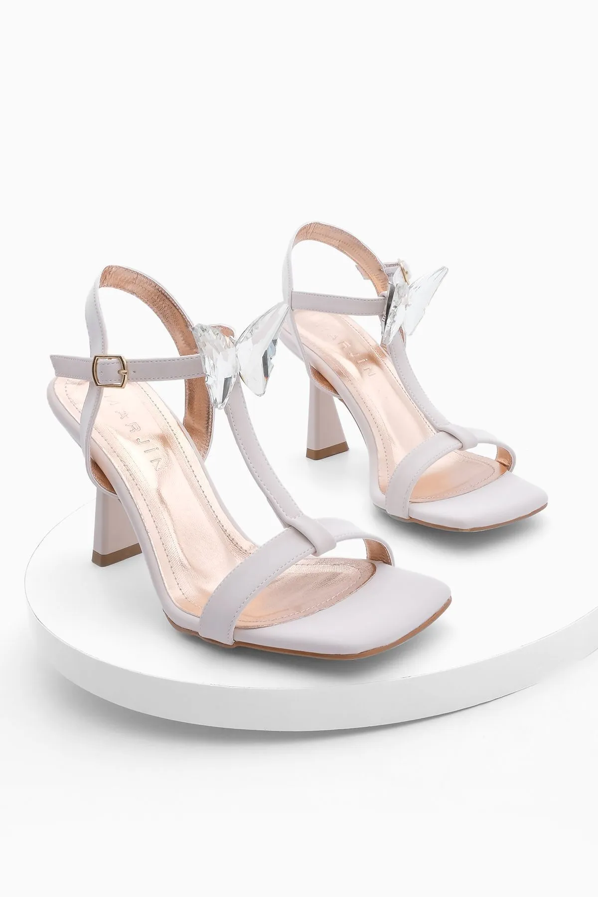 Marjin  Damen Pumps mit stumpfer Spitze und Knöchelriemen, mit Steinen besetzt, Abendkleid, Absatz, Neros, Beige